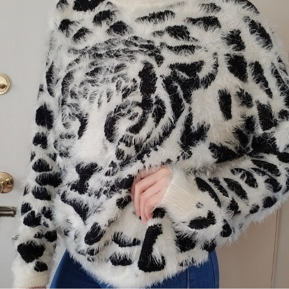 FOREVER 21 Tiger King Fuzzy Sweater Large Black